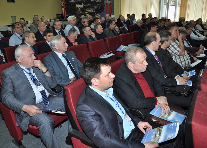 Участники учебного сбора руководителей лётно-испытательных подразделений организаций и предприятий  России и Украины.